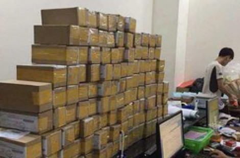Shop bán lẻ nhọc nhằn cạnh tranh trên sàn điện tử