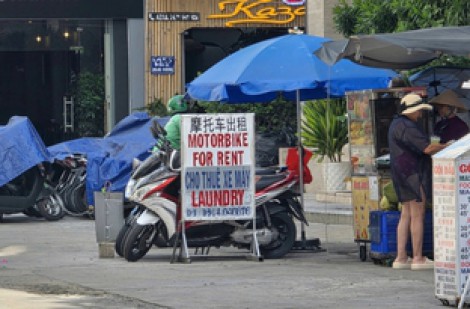 Siết chặt quy định cho người nước ngoài thuê xe máy tự lái tại Nha Trang