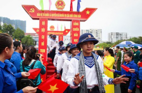 Sinh viên đang học đại học, cao đẳng có phải đi nghĩa vụ quân sự không?
