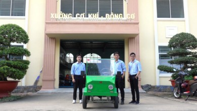 Sinh viên miền Tây chế tạo xe ô tô điện chở được hàng trăm ký nông sản