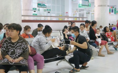 TP. Hồ Chí Minh: Gia tăng người già, trẻ nhỏ mắc bệnh vì nắng nóng kéo dài