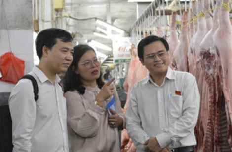 TP.HCM: Bất an vệ sinh thực phẩm ở chợ tự phát