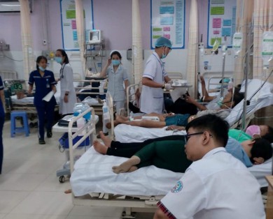 TP.HCM: Hàng chục công nhân nhập viện nghi ngộ độc thực phẩm