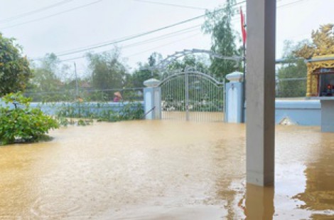 TP.Huế: Lũ ở nội đô đang rút dần, hạ du vẫn ngập sâu
