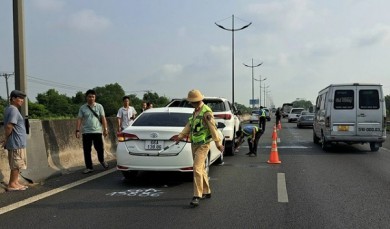 Tai nạn liên hoàn giữa 4 ô tô trên cao tốc TP.HCM - Trung Lương