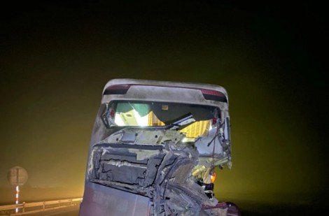 Tai nạn nghiêm trọng trên cao tốc Cam Lộ - La Sơn: Ít nhất 2 người tử vong