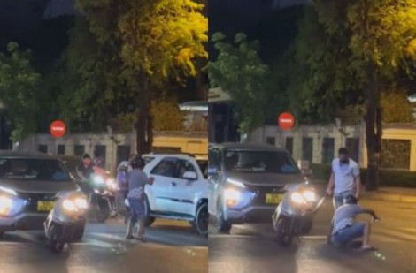 Tài xế ôtô cầm gậy đánh người đi xe máy nghi do mâu thuẫn tham gia giao thông