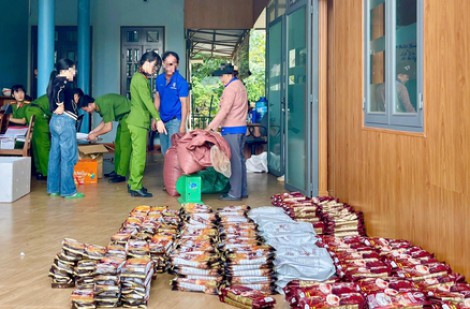 Tạm giữ giám đốc cơ sở nghi sản xuất hàng tấn cà phê giả tại Gia Lai