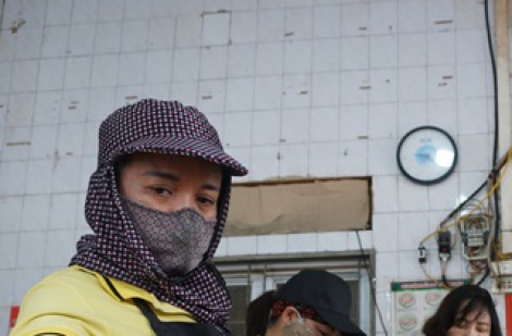 Tăng gấp đôi công nhân, làm suốt cả ngày cũng không đủ cu đơ bán cho khách