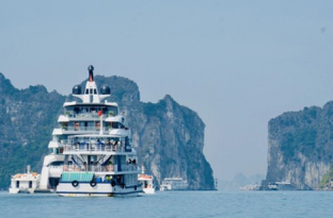 Tàu du lịch vịnh Hạ Long phải đạt tối thiểu 1,4 m2/khách