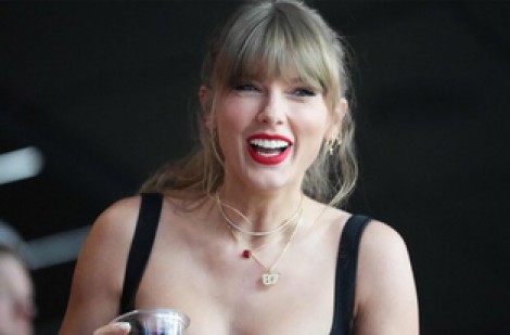 Taylor Swift tặng ê kíp thực hiện ‘The Eras Tour’ thêm 197 triệu USD tiền thưởng