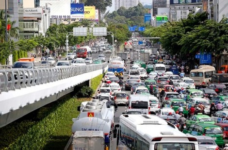 Tết này có còn 'vật lộn' trên đường ra sân bay?