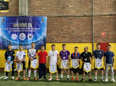 Thanh niên sinh viên Việt Nam tổ chức giải bóng đá ở Barcelona