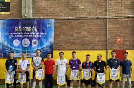 Thanh niên sinh viên Việt Nam tổ chức giải bóng đá ở Barcelona