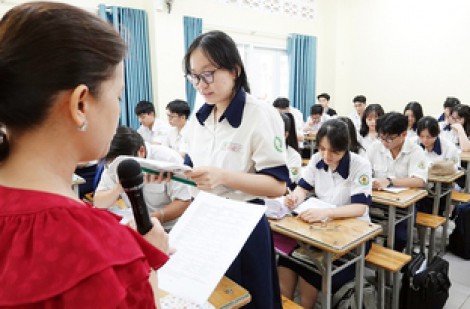 Thi tốt nghiệp THPT: Người nặng gánh lo âu, người thở phào nhẹ nhõm