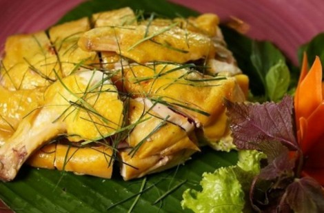 Thịt gà luôn có sẵn trên mâm cơm ngày Tết nhưng “đại kỵ” với những người này