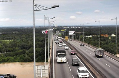 Thu hẹp làn đường, giảm tốc độ tại cầu Long Thành trên cao tốc để sửa chữa