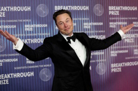 Tỉ phú Elon Musk khẩu chiến với Bộ trưởng Mỹ