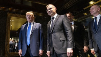 Tổng thống Ba Lan trở thành nhà lãnh đạo châu Âu đầu tiên đến thăm Donald Trump