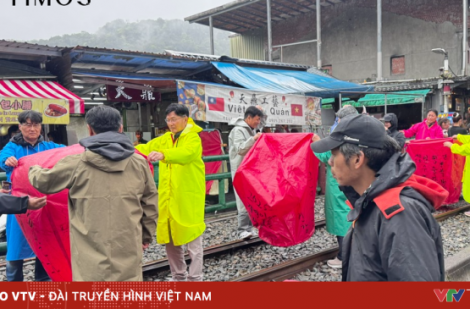 Trải nghiệm thả đèn trời giữa mưa lạnh ở Đài Loan (Trung Quốc)