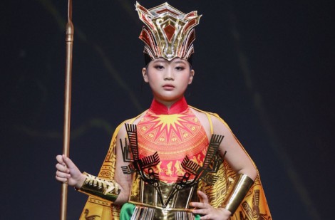 Trang phục lấy cảm hứng từ truyện cổ tích Việt Nam lên sàn diễn Trung Quốc