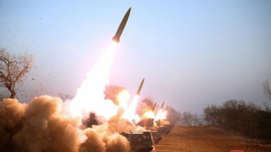 Triều Tiên phóng tên lửa trước khi ngoại trưởng nước này thăm Nga