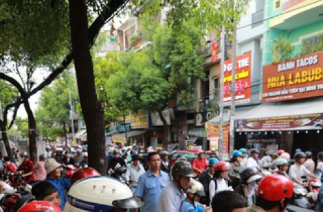 Trường học TP.HCM phải khắc phục ùn tắc giao thông cổng trường