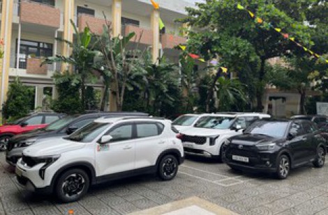 Trường học mở cửa cho dân đưa xe tránh ngập, trú bão Fengshen miễn phí