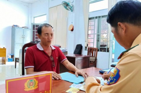 Tước GPLX, đình chỉ 2 năm tài xế xe buýt vượt đèn đỏ ở TP.HCM