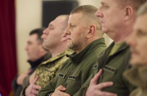 Ukraine chấn động vụ gài máy nghe lén Tổng tư lệnh - Ai theo dõi Zaluzhny?