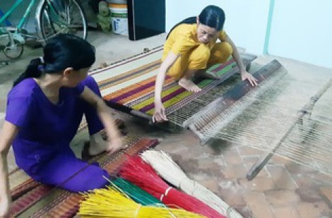 Vì sao Quảng Nam thu hồi bằng công nhận làng nghề dệt chiếu hơn 500 tuổi?