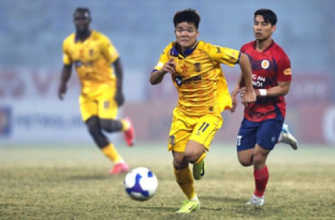Vòng 11 V-League: Cuộc chiến sống còn của các đội đua trụ hạng