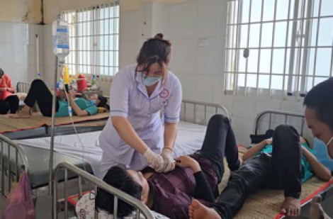 Vụ hàng trăm công nhân cấp cứu nghi bị ngộ độc: Còn 171 người đang nằm viện