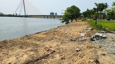 Đà Nẵng: Chính quyền yêu cầu xác minh bãi đất đá 'lạ' lấn sông Hàn