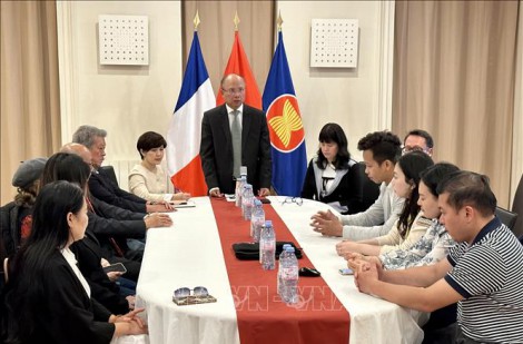 Đại sứ quán Việt Nam tại Pháp cùng kiều bào hướng về đồng bào bị thiệt hại do bão số 3