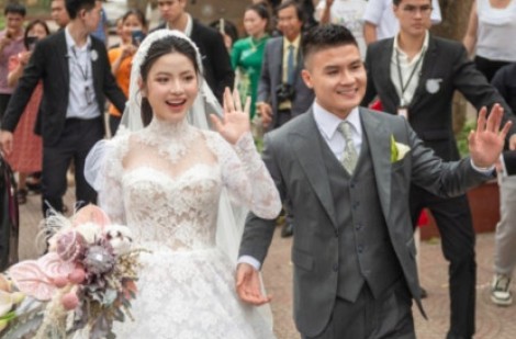 Đám cưới Quang Hải: Cô dâu bước xuống từ siêu xe Rolls Royce, chú rể bảnh bao phong độ