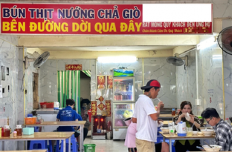 Đang bán đông khách bị lấy lại mặt bằng, nhiều chủ quán ở TP.HCM sốc tới bật khóc