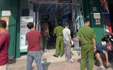 Điều tra nhóm nghi là người nước ngoài cướp tiệm điện thoại ở Nha Trang