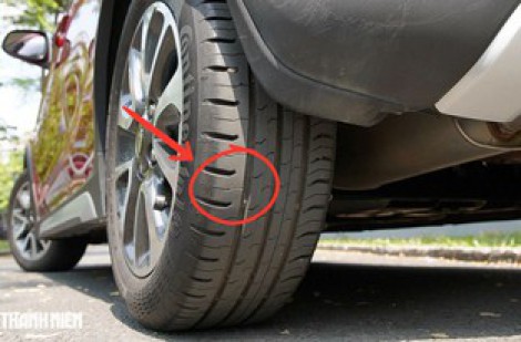 Đường rãnh ngoằn ngoèo trên lốp xe có công dụng gì?