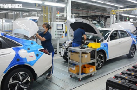 Ô tô 'nội' nhiều khả năng được giảm 50% lệ phí trước bạ từ 1.8.2024