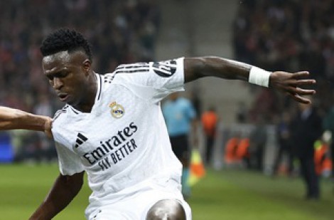 Ứng viên Quả bóng vàng mất hút khiến Real bại trận, HLV Ancelotti nhớ... Toni Kroos